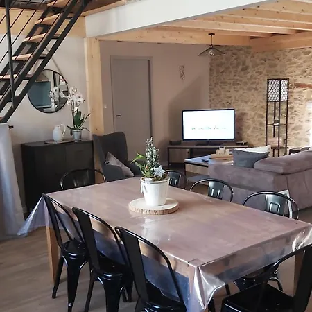 La Grange Du Pradel בית נופש *