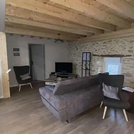 La Grange Du Pradel בית נופש *