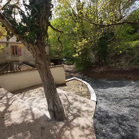 בית נופש La Grange Du Pradel *